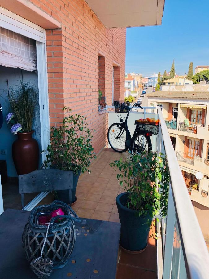 Apartamento Con Terraza Y Piscina En Malgrat De Mar Luaran gambar