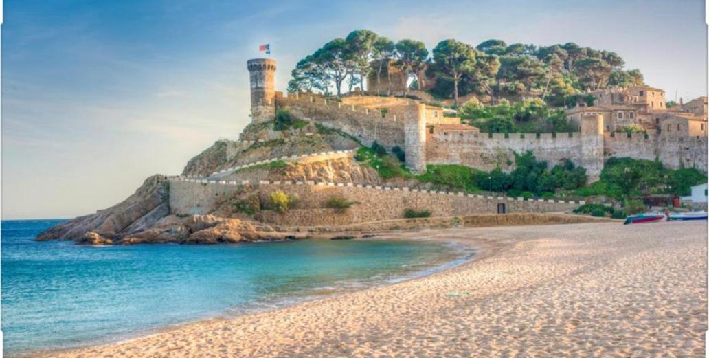 Apartamento Con Terraza Y Piscina En Malgrat De Mar Luaran gambar